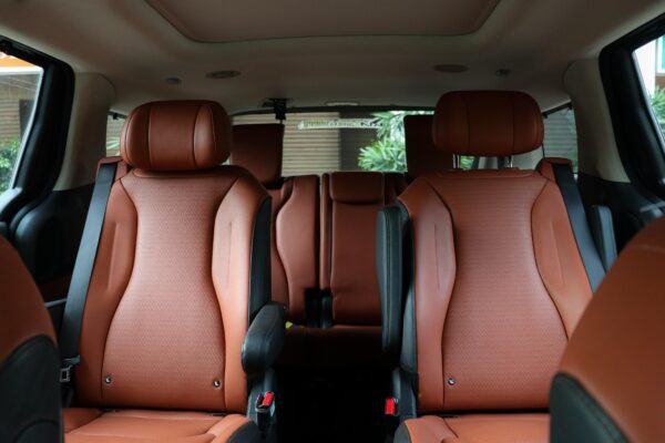 Kia Carnival Limousine Plus Rental in Delhi NCR | Weddings, Corporate & Outstation Travel - Image 6